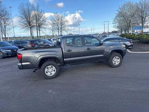 Used 2018 Toyota Tacoma SR w/ SR Convenience Package image 12