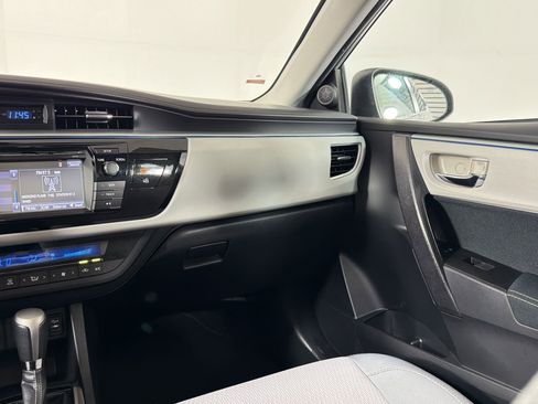 Used 2015 Toyota Corolla LE FWD image 26