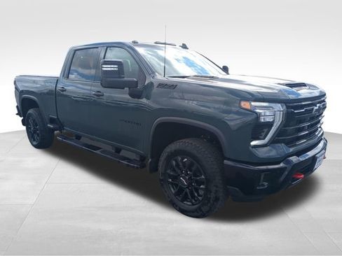 Used 2026 Chevrolet Silverado 2500 LTZ w/ LTZ Plus Package AWD/4WD image 9