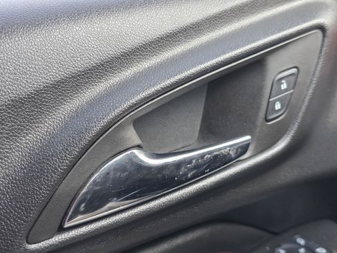 Used 2025 Chevrolet Trax RS w/ Driver Confidence Package FWD image 11