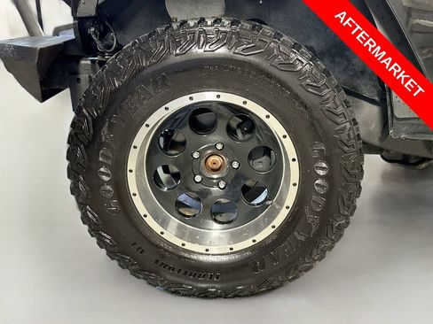 Used 2018 Jeep Wrangler Unlimited Sahara w/ Connectivity Group AWD/4WD image 29