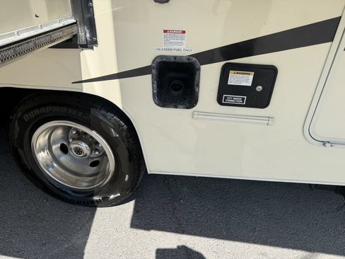 Used 2017 Ford E-450 and Econoline 450 Super Duty w/ Motorhome Prep Package RWD image 9