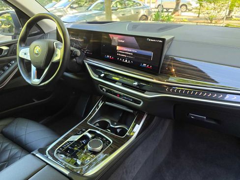 Used 2025 BMW X7 xDrive40i AWD/4WD image 10