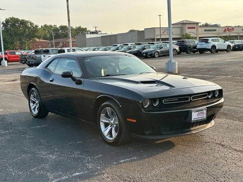 Used 2015 Dodge Challenger SXT RWD image 3