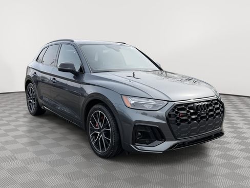 Used 2025 Audi SQ5 Premium Plus w/ Premium Plus Package image 3