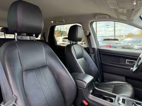 Used 2019 Land Rover Discovery Sport SE image 34