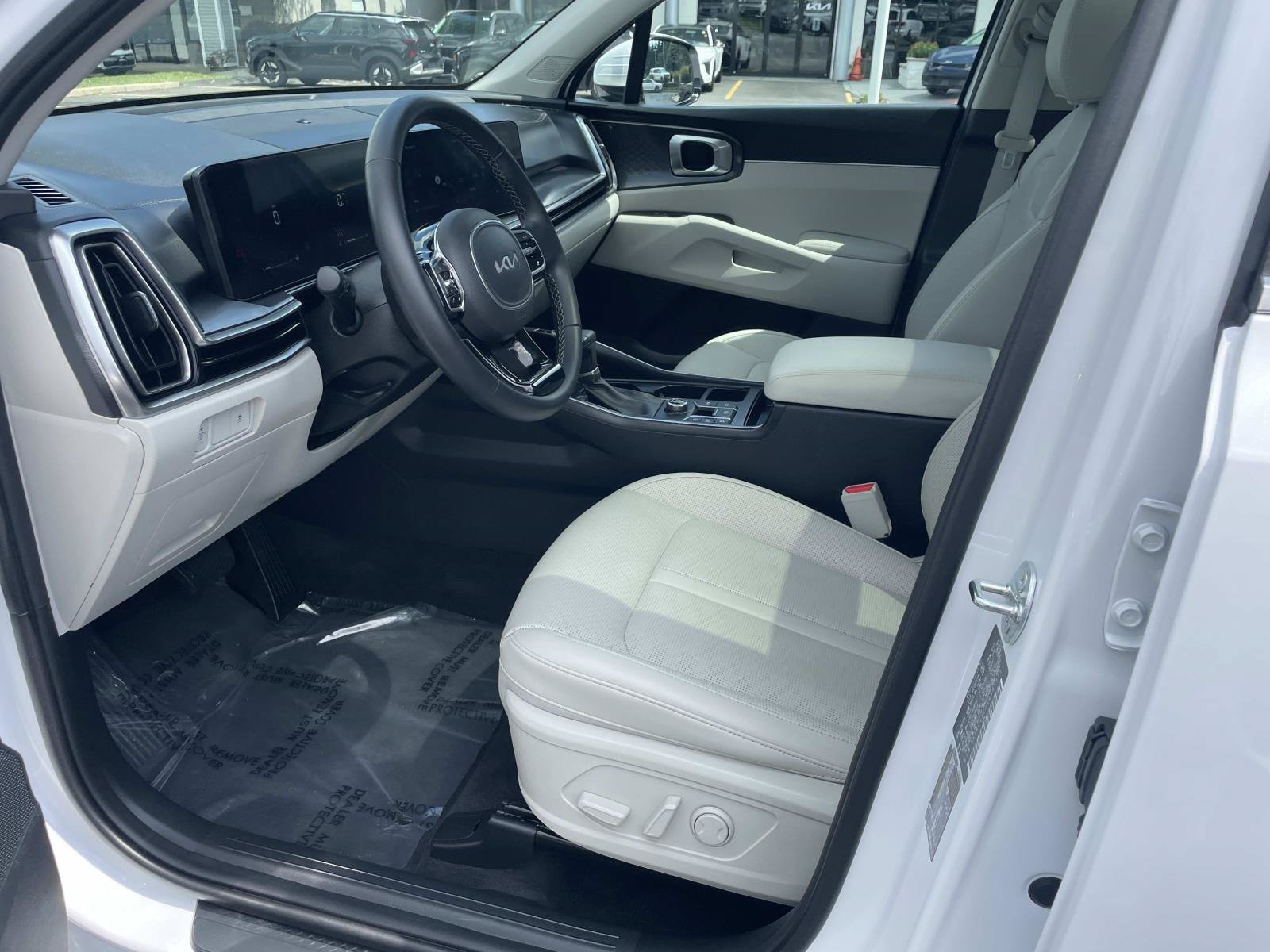 Used 2025 Kia Sorento S w/ Panoramic Sunroof Package FWD image 17