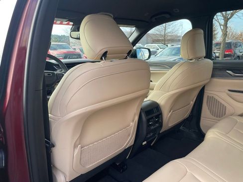 Used 2024 Jeep Grand Cherokee Limited image 24