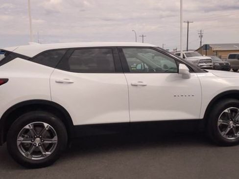 Used 2024 Chevrolet Blazer LT AWD/4WD image 2