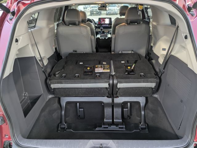 Used 2024 Toyota Sienna Limited FWD image 27