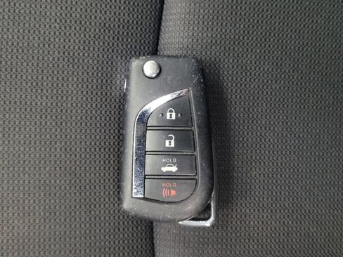 Used 2022 Toyota Corolla LE image 32