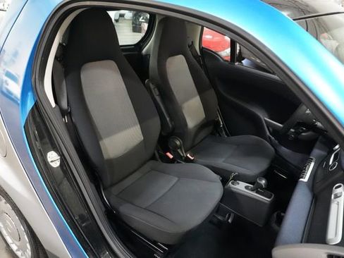 Used 2015 smart fortwo pure image 19
