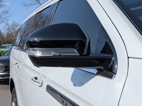 New 2025 Lincoln Navigator Reserve AWD/4WD image 12