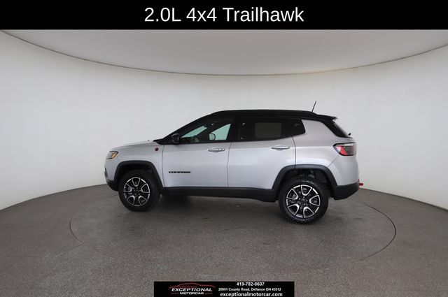 Used 2025 Jeep Compass Trailhawk AWD/4WD image 9
