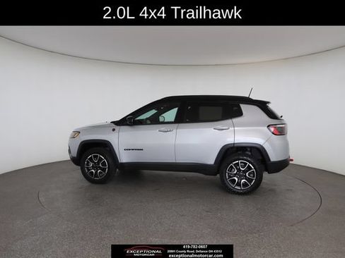 Used 2025 Jeep Compass Trailhawk AWD/4WD image 9