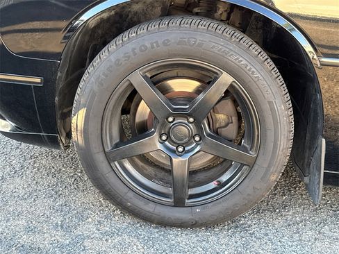 Used 2016 Dodge Challenger SXT image 9