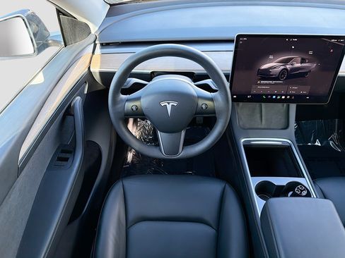 Used 2023 Tesla Model Y Long Range AWD/4WD image 16