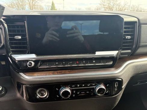 Used 2022 GMC Sierra 1500 SLT AWD/4WD image 22