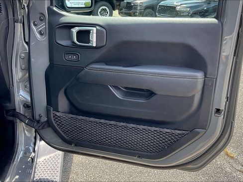 Used 2021 Jeep Wrangler Unlimited Sahara AWD/4WD image 21