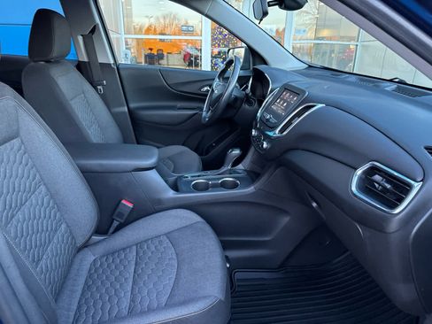 Used 2020 Chevrolet Equinox LT w/ Driver Convenience Package image 4