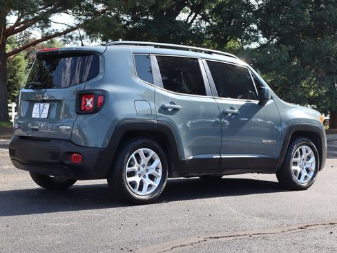 Used 2018 Jeep Renegade Latitude FWD image 5