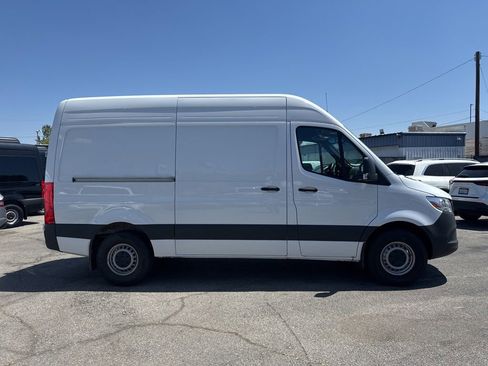 Used 2025 Mercedes-Benz Sprinter 2500 image 4