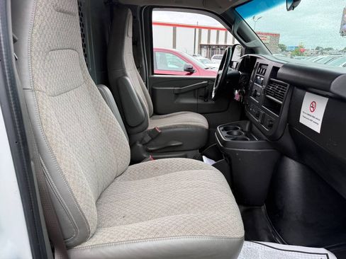 Used 2020 Chevrolet Express 3500 Extended w/ Driver Convenience Package RWD image 21