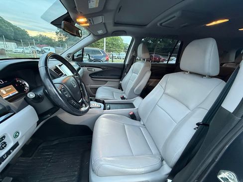 Used 2018 Honda Pilot Touring image 2