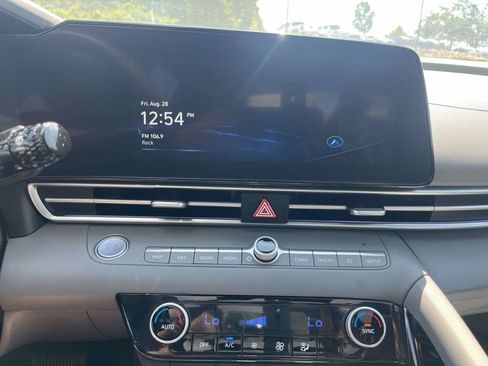 Certified 2024 Hyundai Elantra SEL w/ Convenience Package FWD image 21