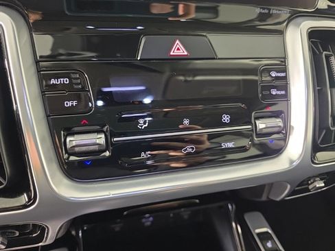 Used 2022 Kia Sorento SX FWD image 19