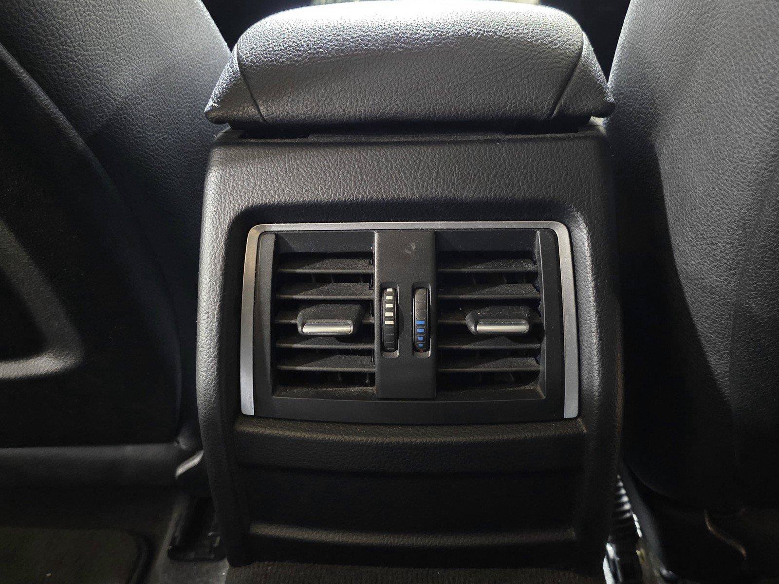 Used 2016 BMW 320i Sedan RWD image 9