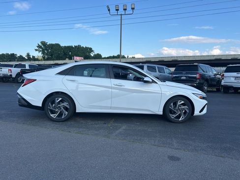 New 2026 Hyundai Elantra Limited FWD image 8