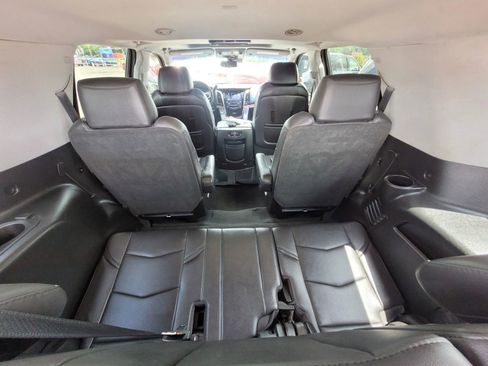 Used 2018 Cadillac Escalade Premium Luxury RWD image 17