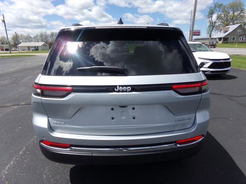 Used 2024 Jeep Grand Cherokee Limited AWD/4WD image 4