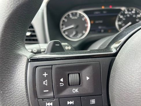 Used 2023 Nissan Rogue SV FWD image 18