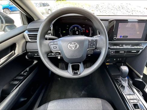 Used 2025 Toyota Camry LE FWD image 17