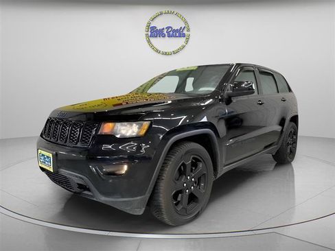 Used 2018 Jeep Grand Cherokee Laredo AWD/4WD image 2
