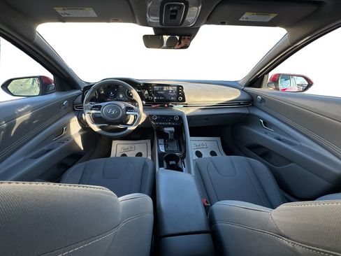 Used 2022 Hyundai Elantra SEL w/ Convenience + Premium Package image 26