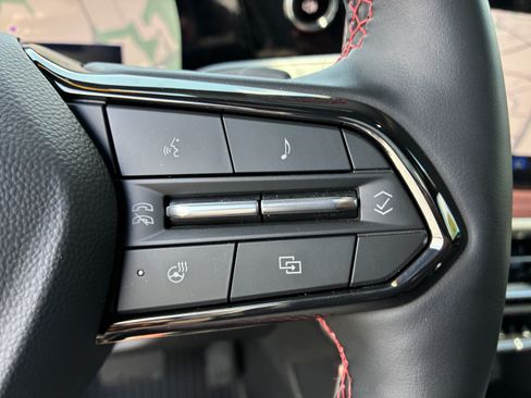 Used 2026 Chevrolet Traverse RS FWD image 31
