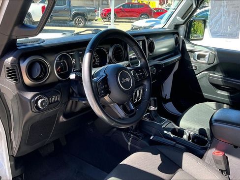 Used 2018 Jeep Wrangler Sport AWD/4WD image 14