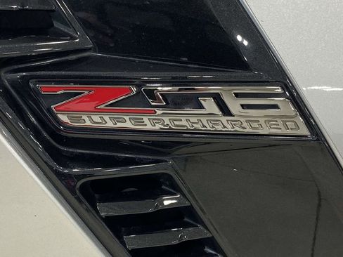 Used 2015 Chevrolet Corvette Z06 w/ 3LZ Preferred Equipment Group image 10