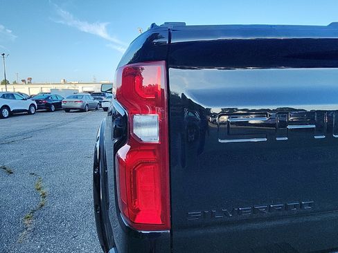 Used 2022 Chevrolet Silverado 1500 RST w/ Safety Package AWD/4WD image 10