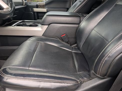 Used 2018 Ford F250 Lariat w/ Chrome Package image 8