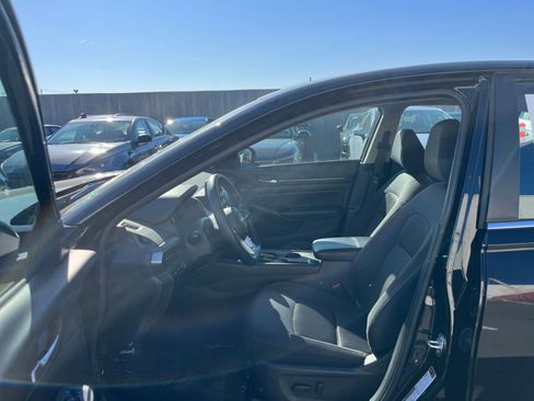 Used 2025 Nissan Altima 2.5 SV image 28