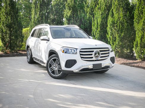 Used 2025 Mercedes-Benz GLS 450 4MATIC image 2