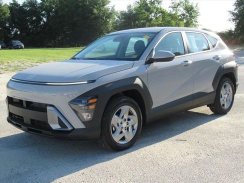 Used 2026 Hyundai Kona SE FWD image 2