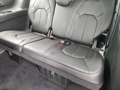 New 2026 Chrysler Pacifica Select w/ S Appearance Package image 22