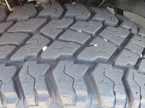 Used 2010 GMC Yukon XL SLT w/ SLT-2 Equipment Package image 18