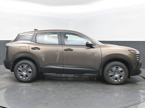 New 2026 Nissan Kicks S image 8