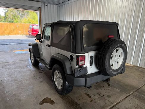 Used 2011 Jeep Wrangler Rubicon w/ PWR Convenience Group AWD/4WD image 2
